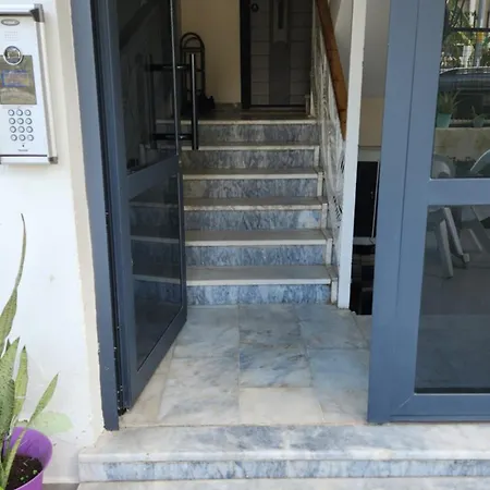 Huge Evleri 1 Apartman